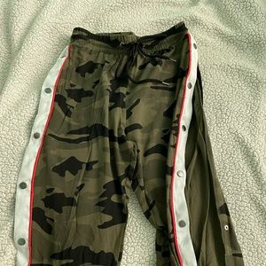 open pants on sides! Can button up or unbutton